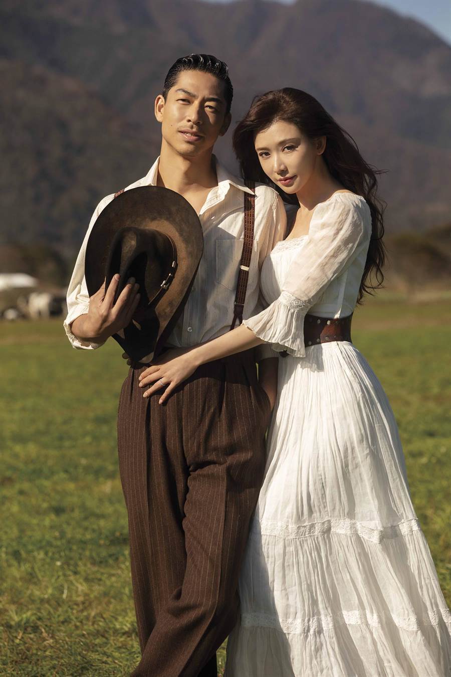 林志玲出书甜认AKIRA新婚幸福 「愿意倾听愿意沟通」