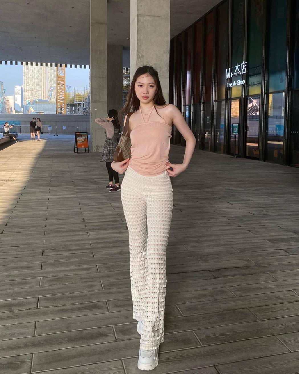 甄子丹超美女儿拥九头身 神美照曝光「三七」比例