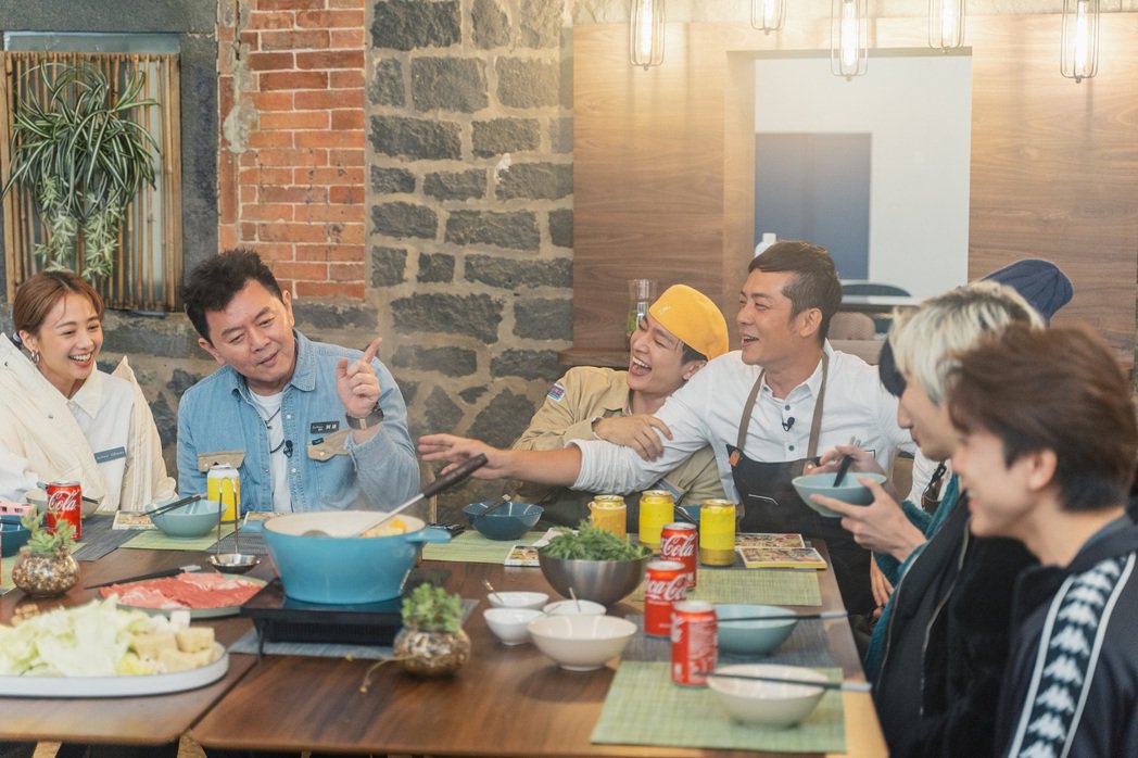 一人当三人用逼哭炎亚纶！杨铭威认「漂亮的保姆完整版免费」沟通失败