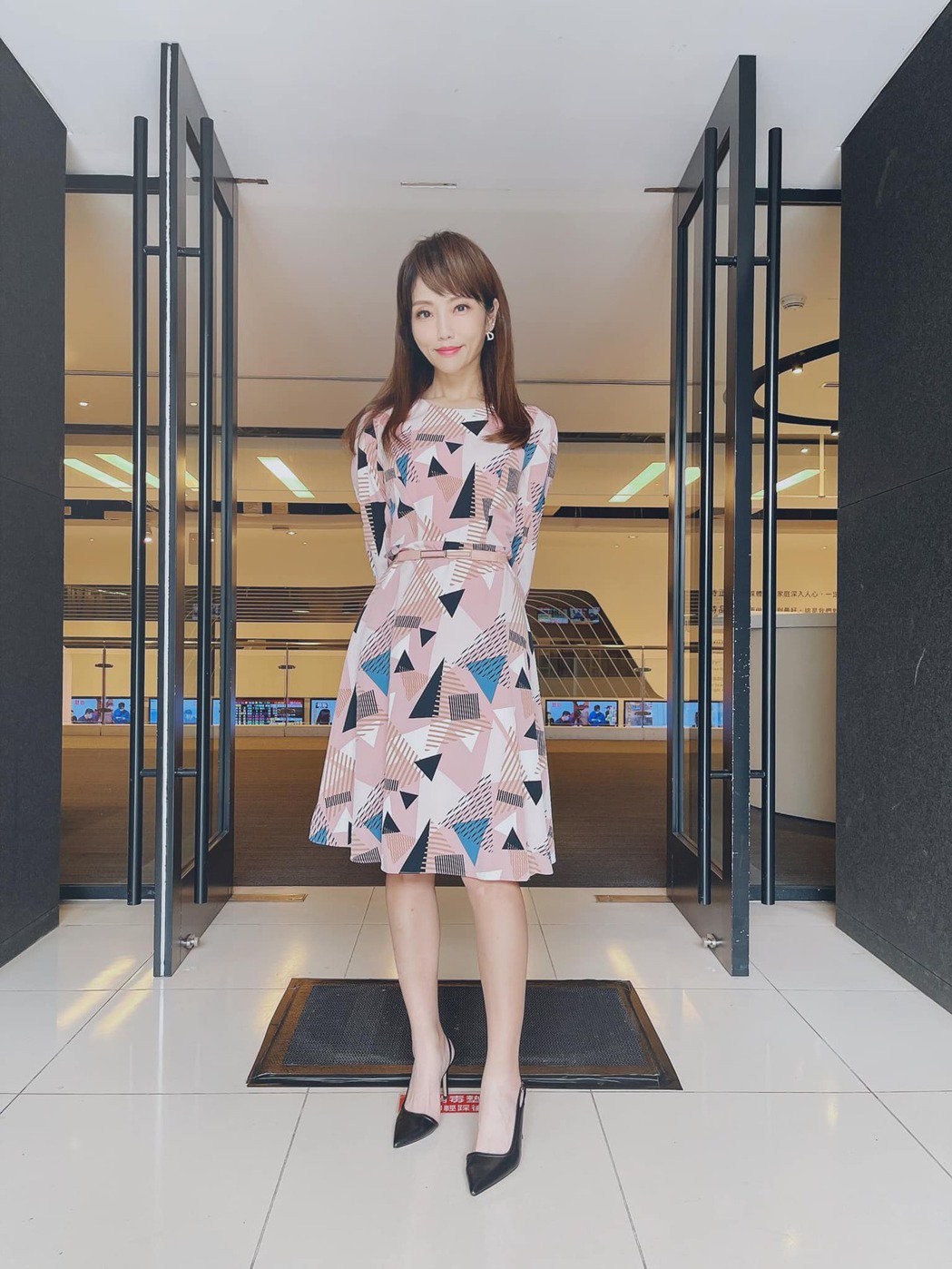 前主播李天怡涉抬高进口犀牛报价后首发声「生命中暂时停一拍」