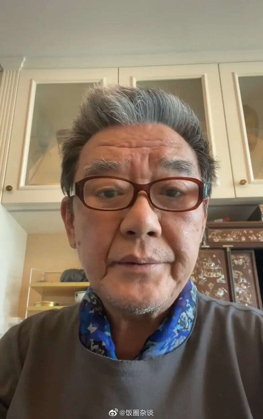 李立群困上海崩溃孤独者纠结1烦恼狂跳针网忧：闷坏了？