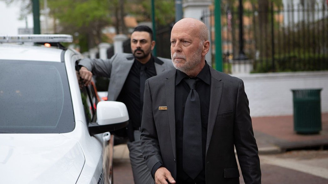 布鲁斯威利患失语症息影前美国警局送真车火爆炸场！