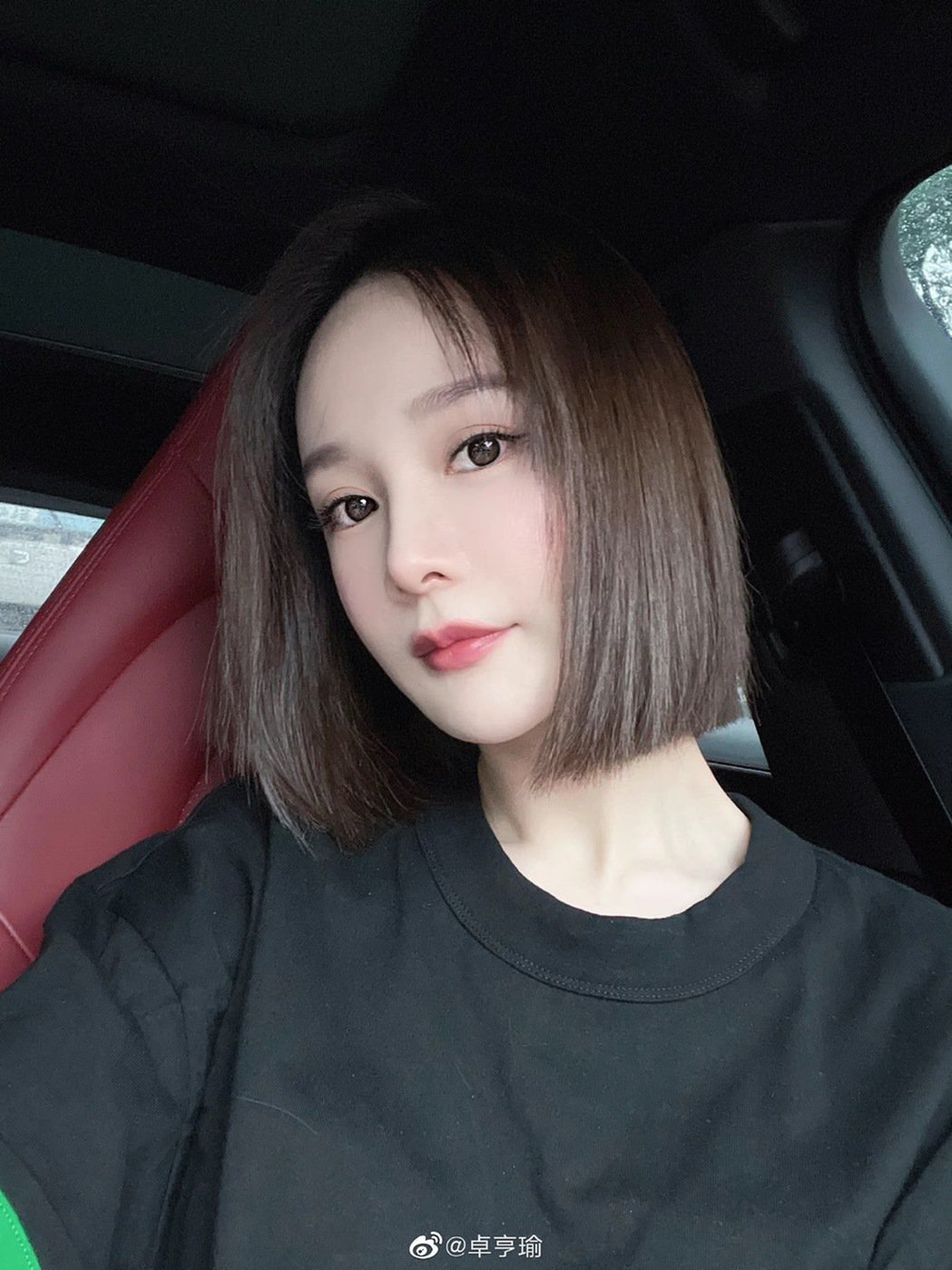 被爆花6年「整成杨幂」 女星嫁豪门儿正脸曝光网惊呆