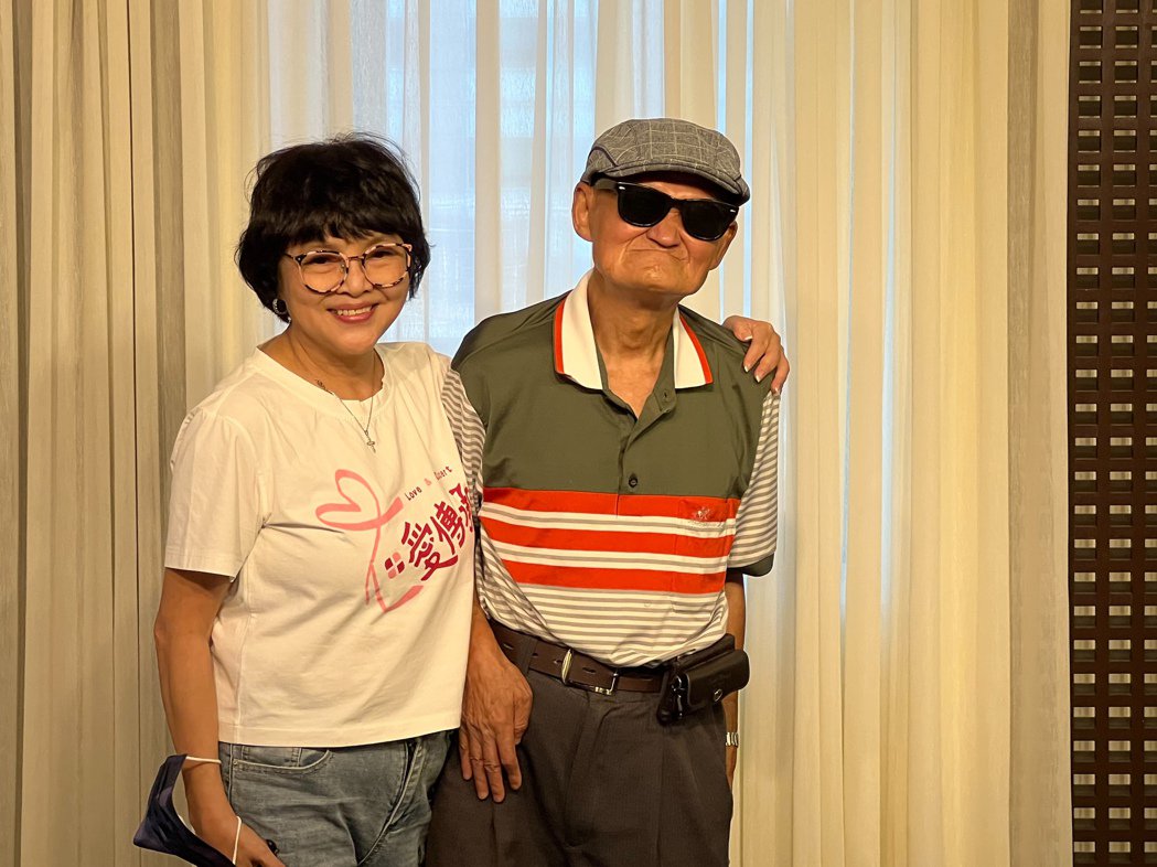 心痛余天情绪崩溃纪宝如忍泪：不知道怎么安慰