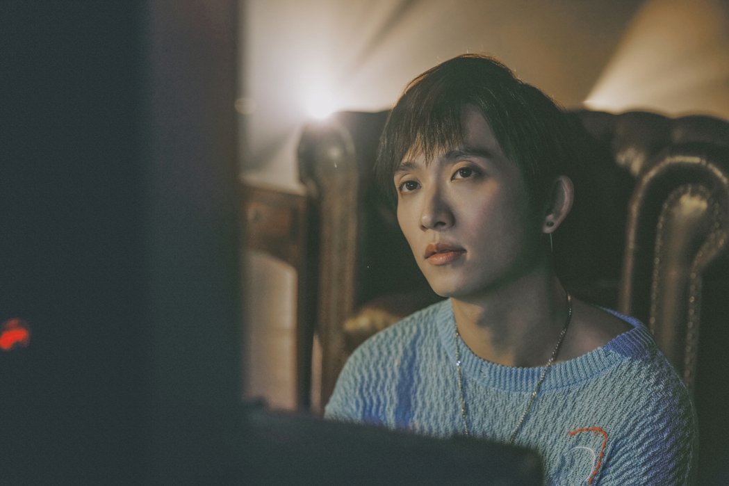 经历被采子劈腿 邱锋泽七夕前夕曝情伤「微笑分手」