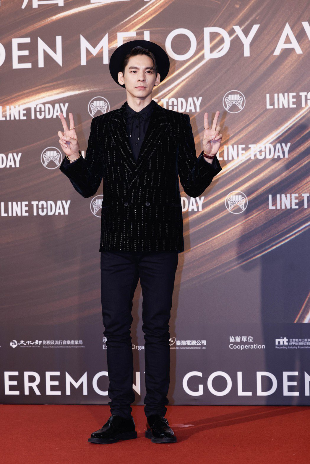 林柏宏帅疯！「复古港风」辗压全场　网看呆：真的洗眼睛