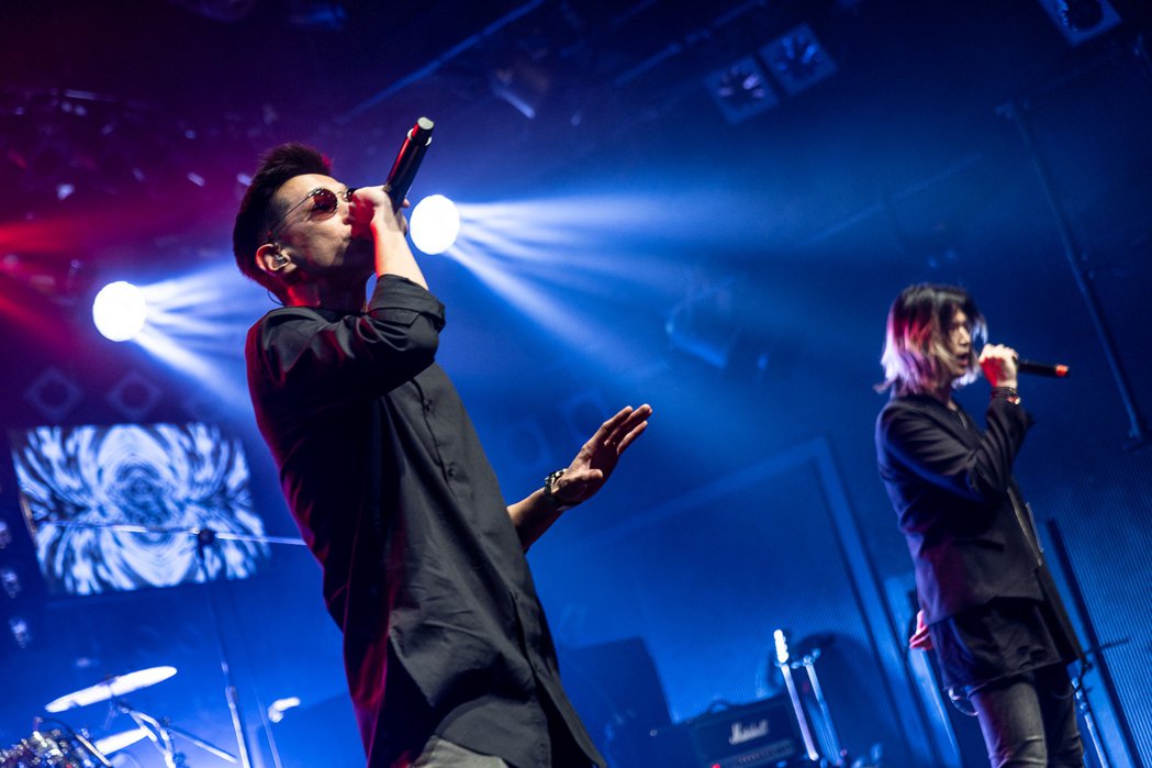 4乐团在韩开唱釜山国际摇滚音乐rrggg节飘台味