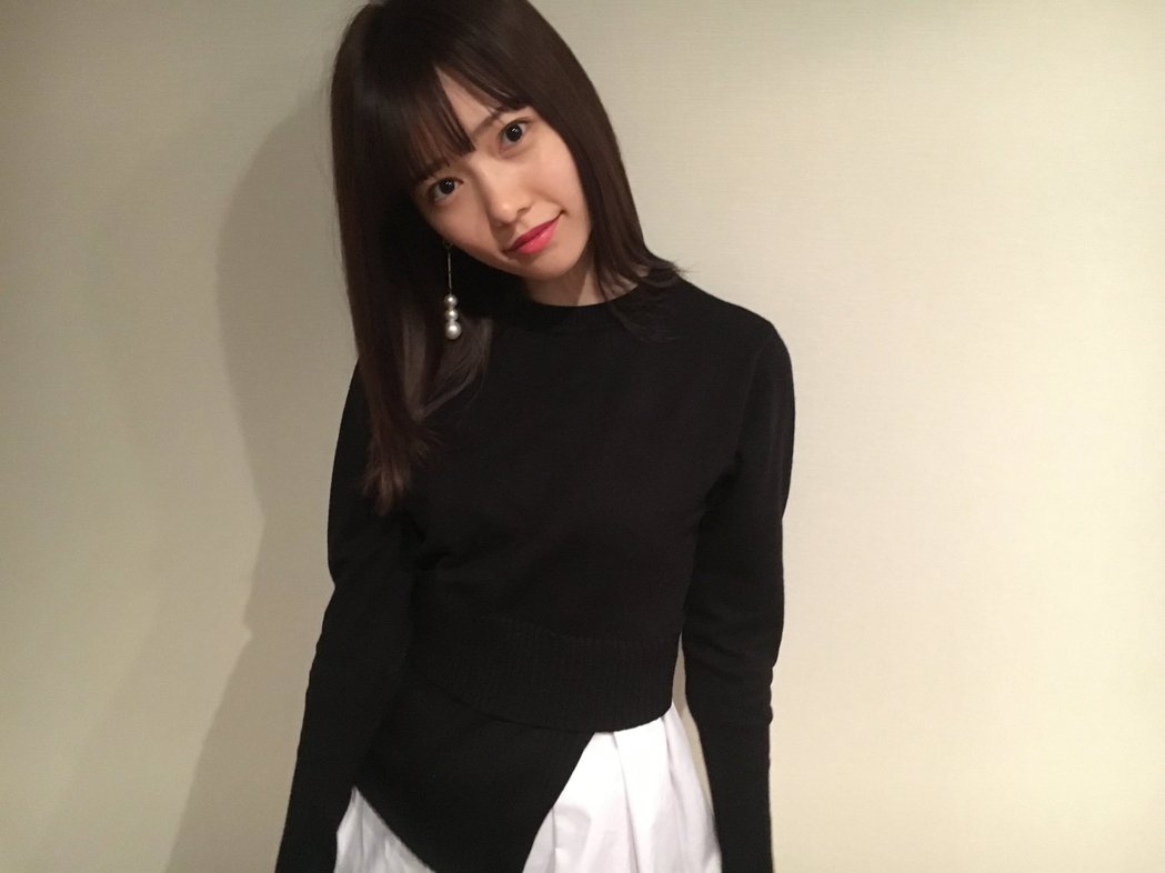 甜美人气女星遭爆沦烧烤店打工端盘　画面曝光网惊呆