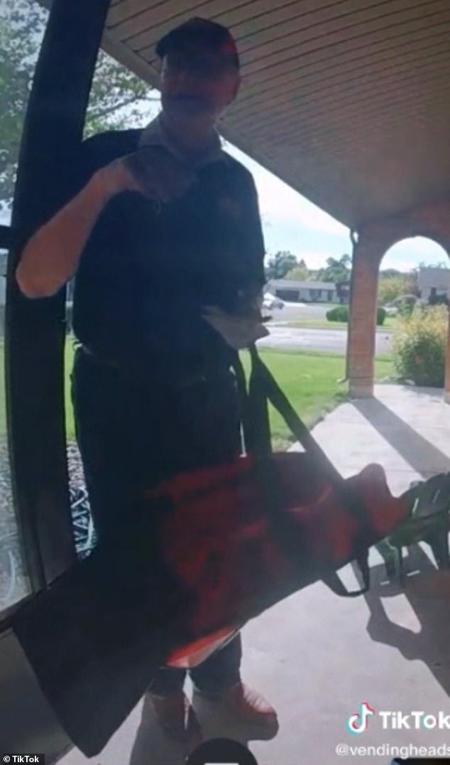 网红开门惊见89岁「阿祖级外送员」　为他集资35万元暖哭网友