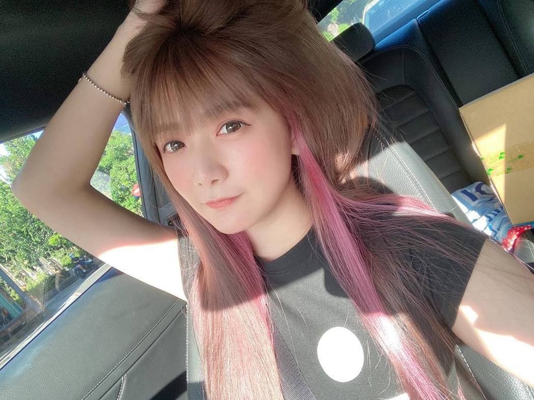 女神解婕翎挺3Kg巨乳Joeman惊呆「太晚进厂保养」