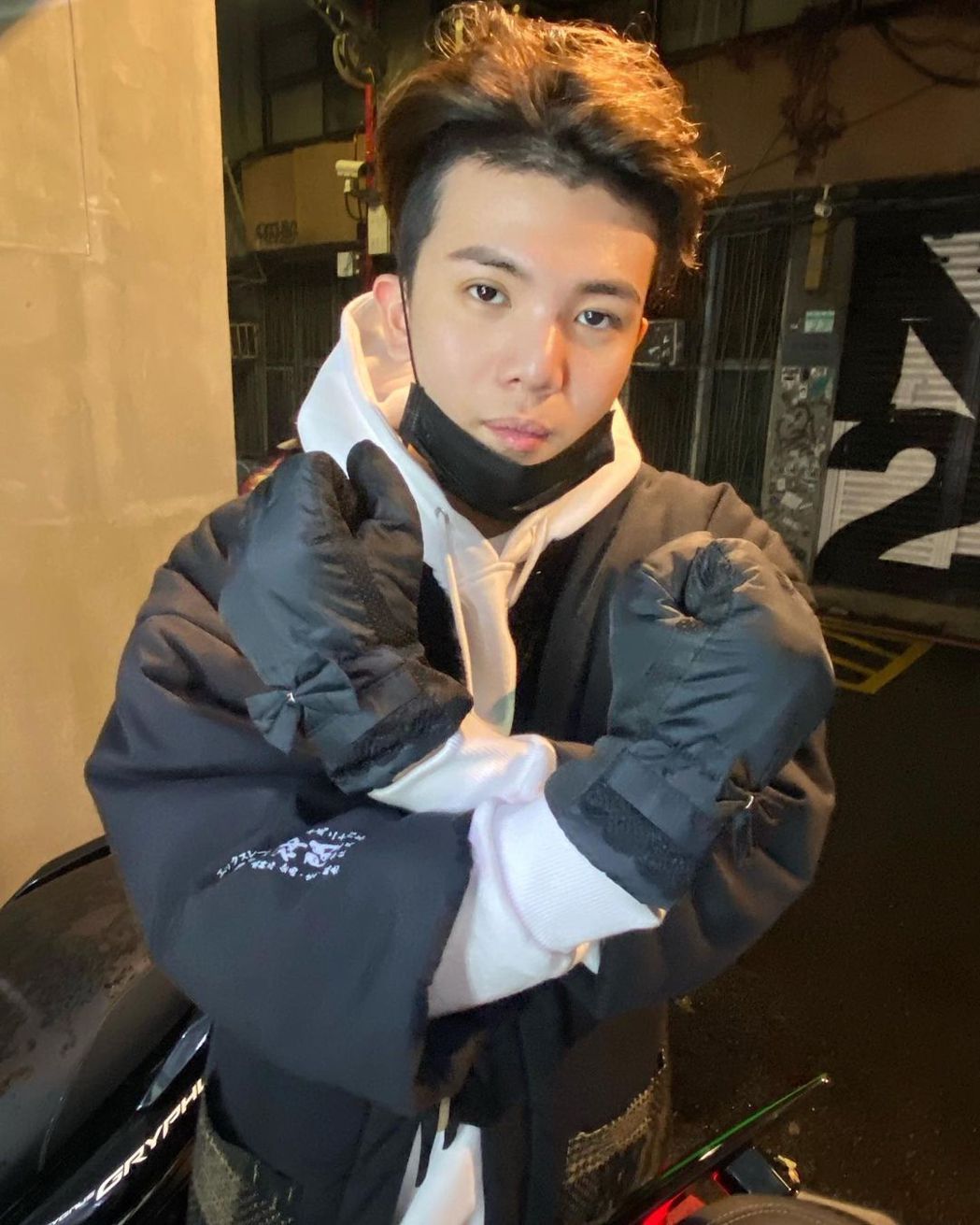 妈妈现行犯被抓孙生深夜孤独者进警局无奈吐心声「真的都习以为常了」