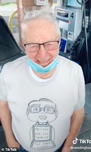 网红开门惊见89岁「阿祖级外送员」　为他集资35万元暖哭网友