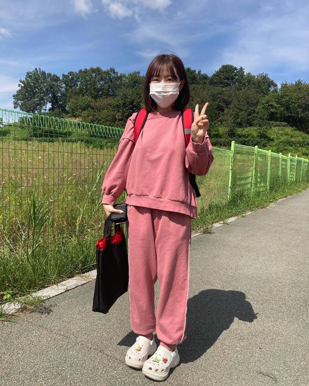 28岁被误认成小学生！童颜模特儿已是两个孩子的妈