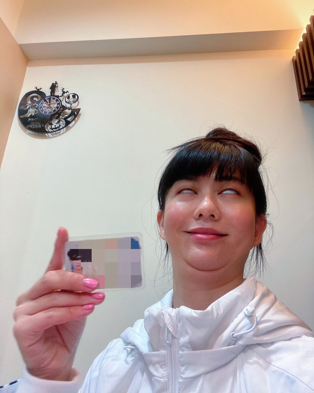 返乡投票忘带身分证　白痴公主深夜冲回「不能阻挡我投票的决心」！