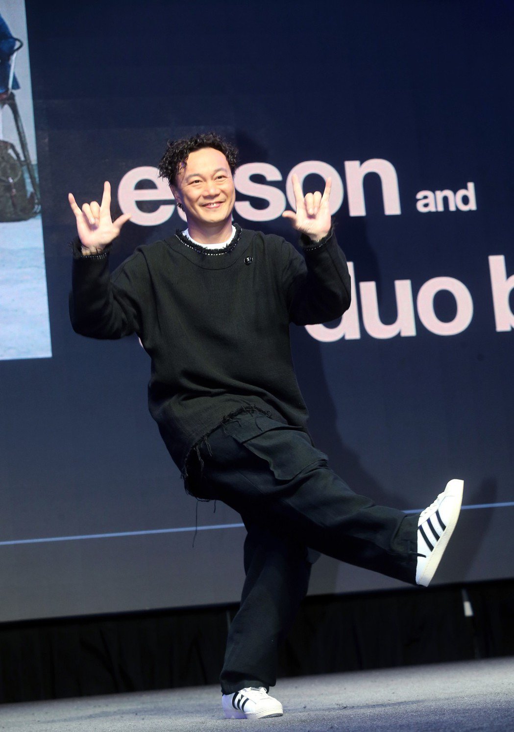 赵雅芬丶世界并不美丽而陈奕迅的「L.O.V.E」如此疗愈