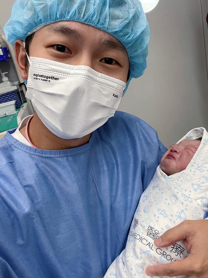 恭喜!空姐老婆生了 蔡昌宪喷泪喜迎「小菜包」