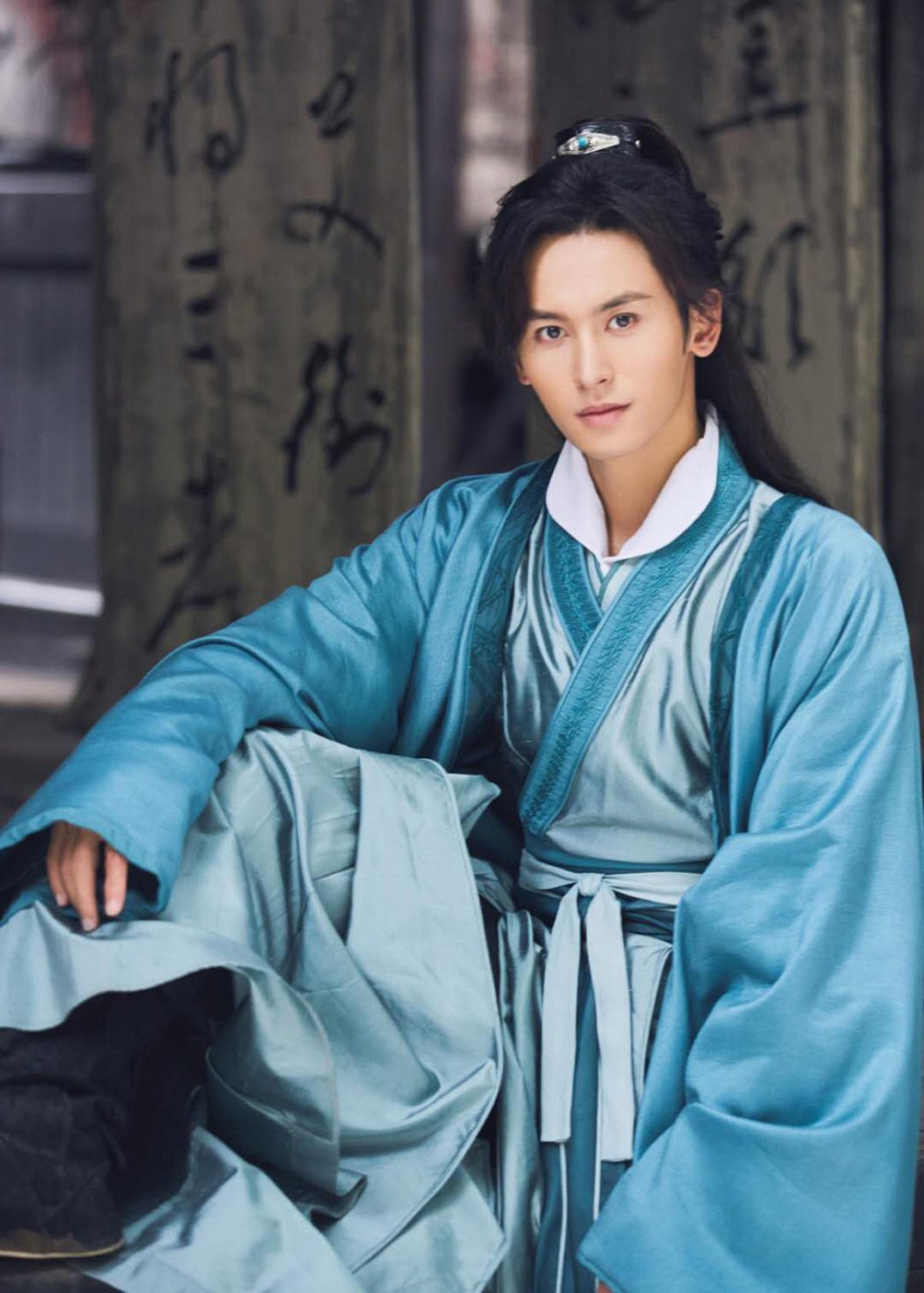 边缘人张哲瀚遭中纪委批「德不配位」资深男星补刀：污染行业