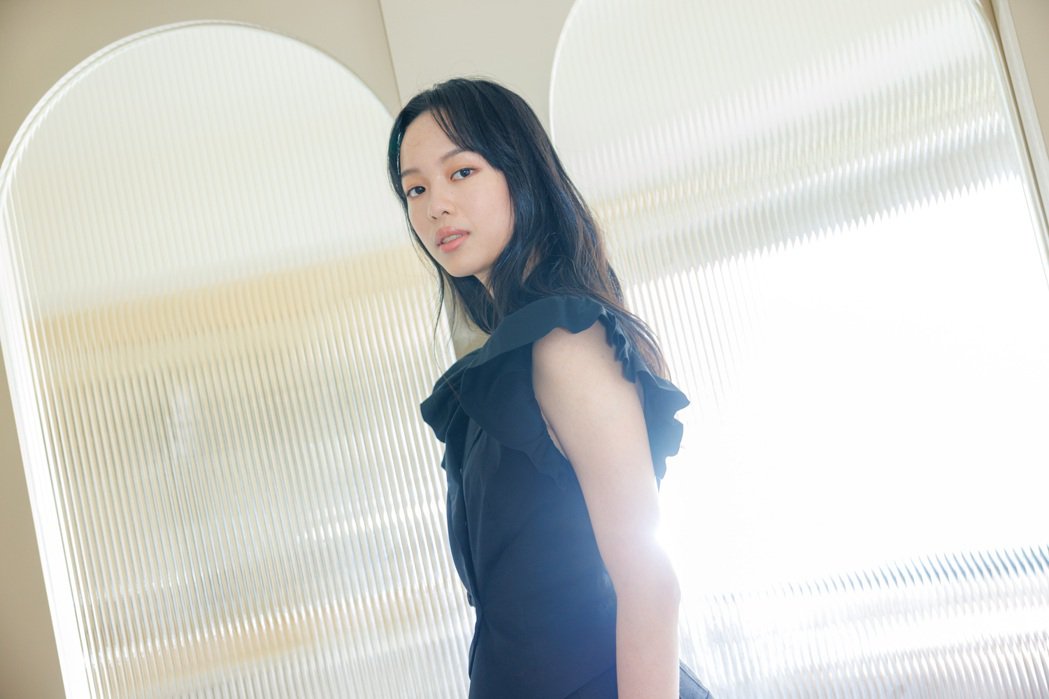 边缘人遭金钟视帝捆绑热爱女星甘愿：身心灵都交给他