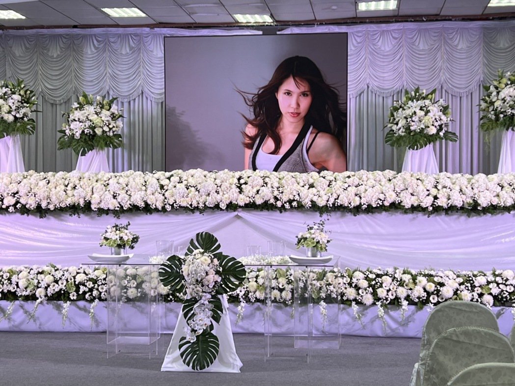 余苑绮白色花海追思会曝光p站!惊见艺能界重量级人物花篮