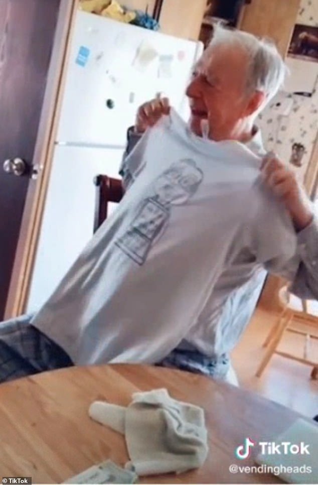 网红开门惊见89岁「阿祖级外送员」　为他集资35万元暖哭网友