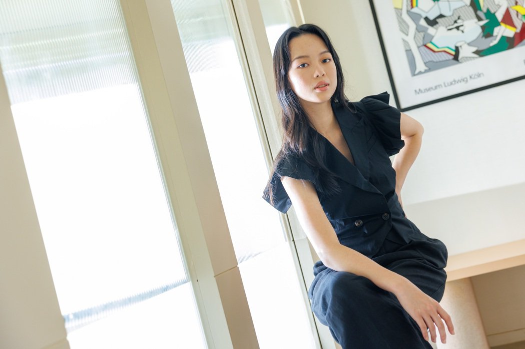 边缘人遭金钟视帝捆绑热爱女星甘愿：身心灵都交给他