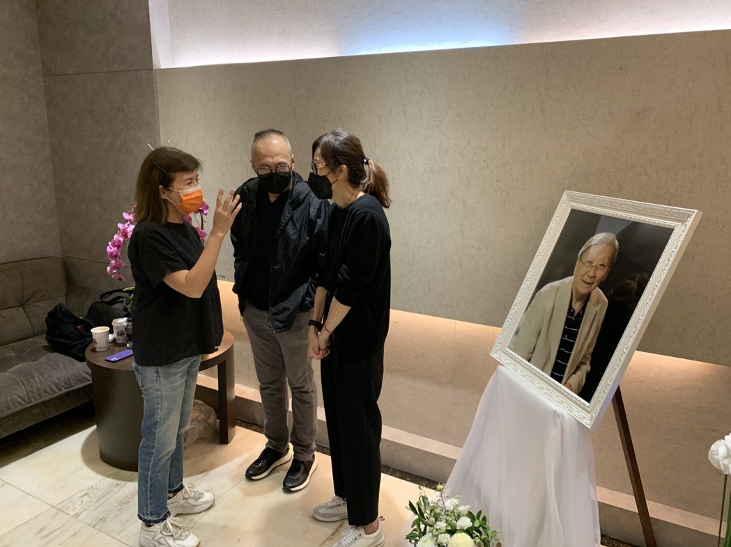 代替林凤娇 房祖名悼念李行 「从没看过妈妈这么难过」