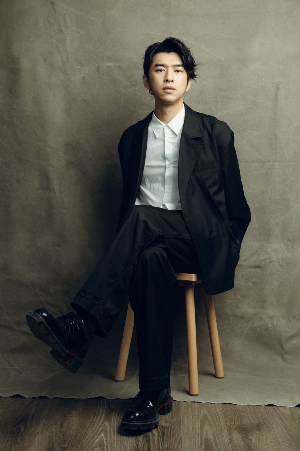 陈柏霖珍藏艺术品惊现罗浮宫报喜曝新身分