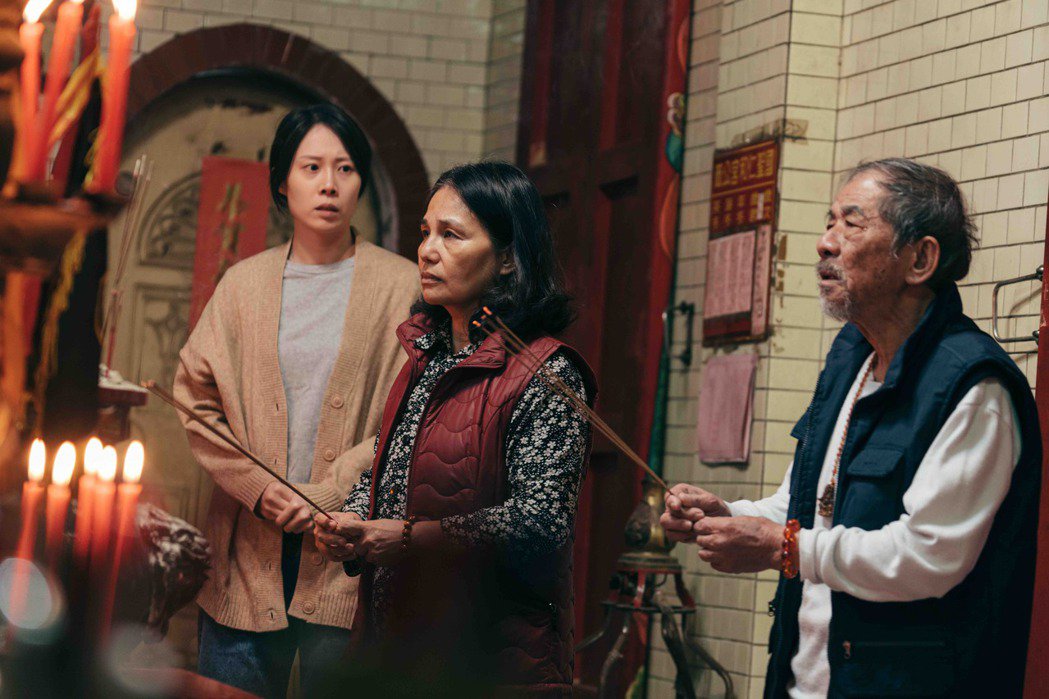 good电影「咒」票房破1.3亿删减画面曝光拍卖网卖「陪看服务」