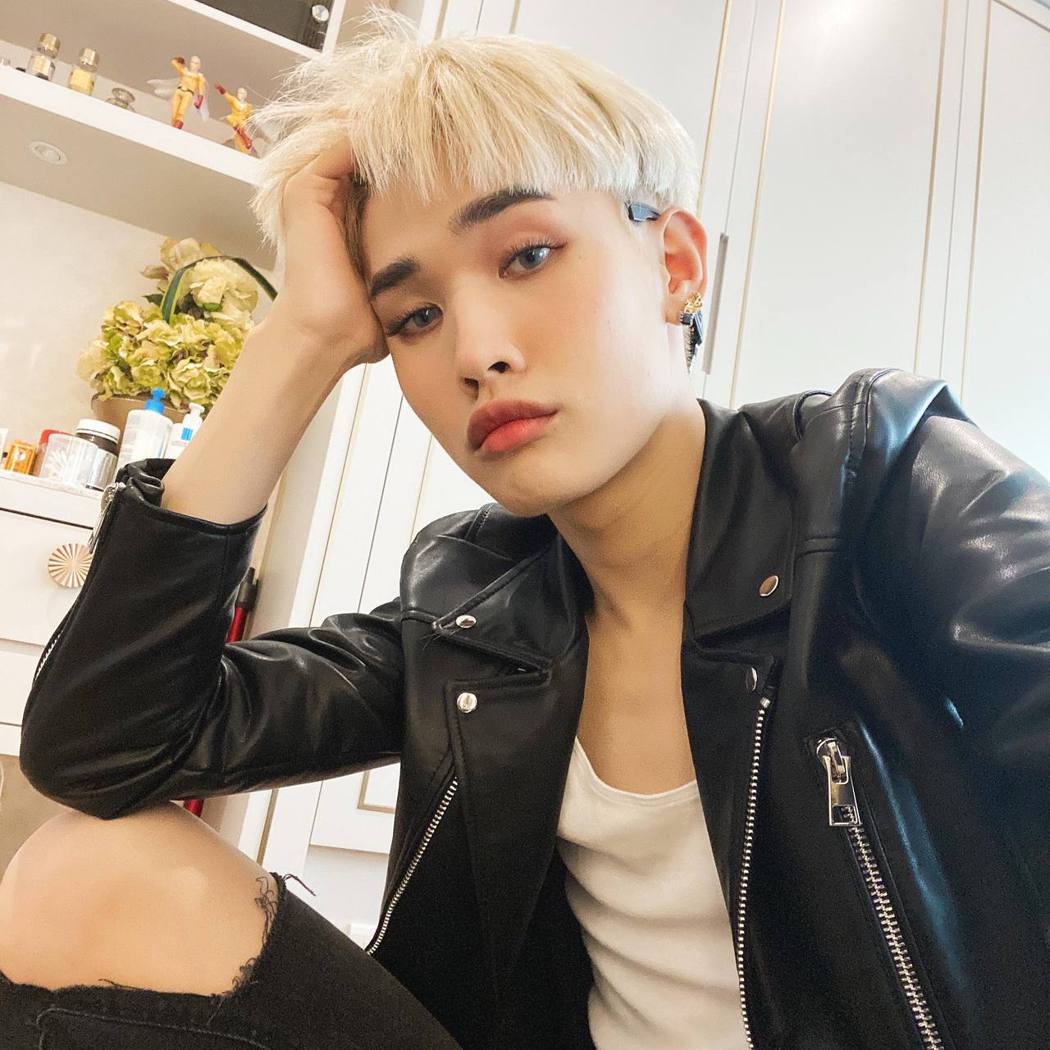 姐姐的朋友钟明轩新书遭破坏本尊无奈揪错字：是多难写