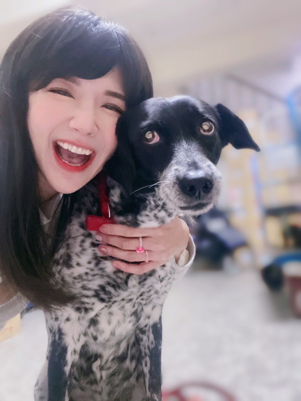 人气主播郑亦真遇真爱每天上演爱的抱抱