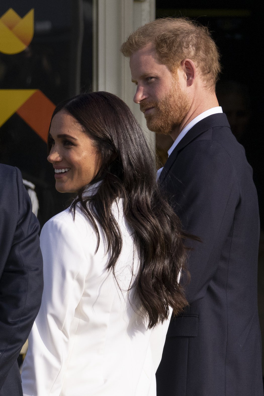 边缘人都怪卡蜜拉？哈利、梅根与查尔斯重逢才15分钟且气氛冷