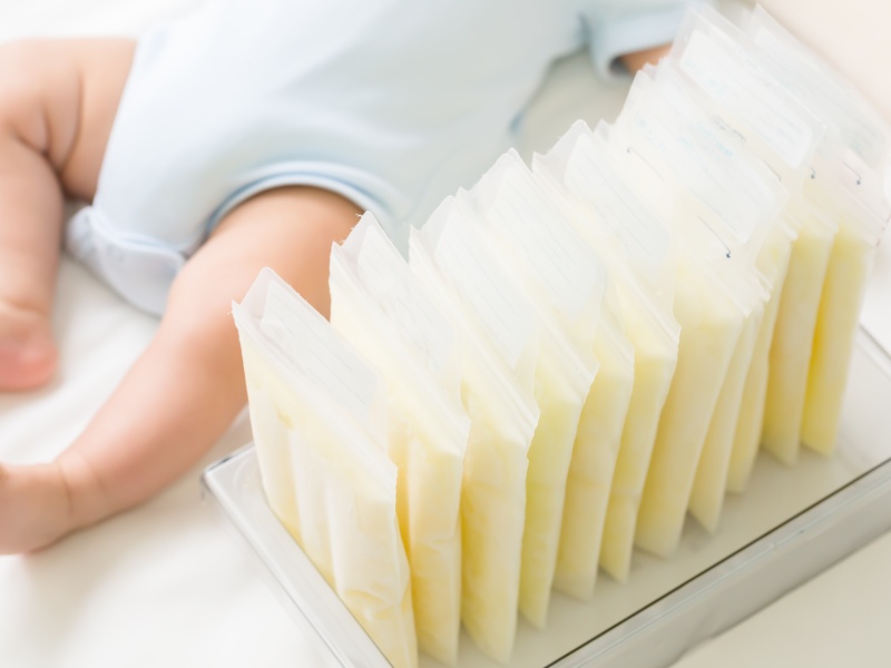 母乳妈妈挤到「奶头破皮」大崩溃，过来人：不要为了母奶搞死自己！