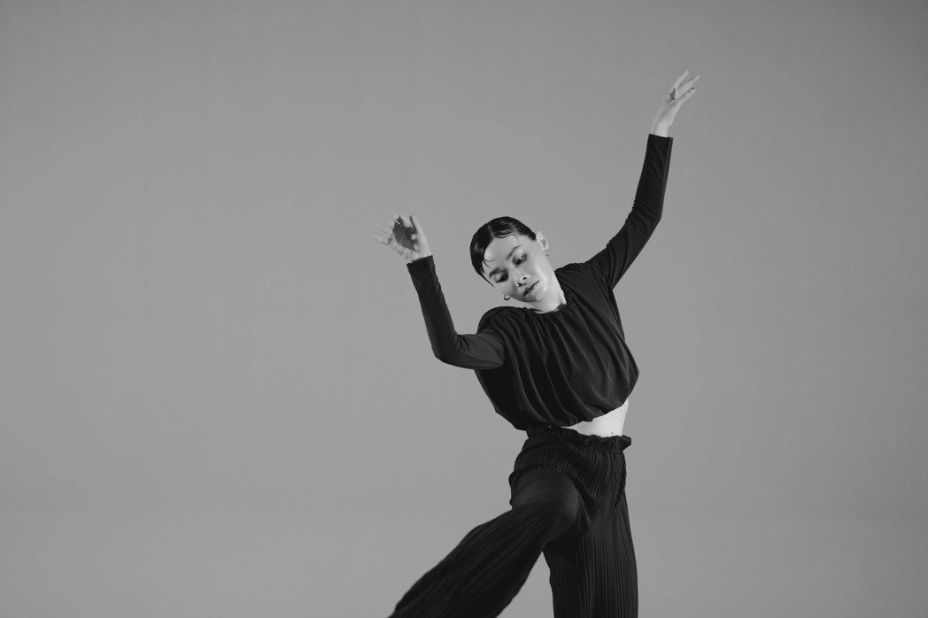 朋友的姐姐郑宜农当众劈腿认了摆态黑历史自嘲太幼稚