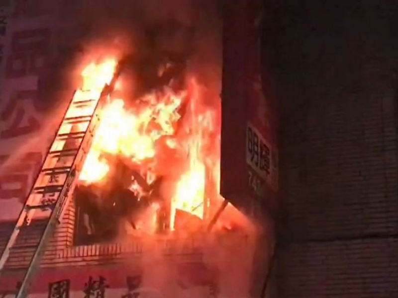 凤山透天恶火夺3条命，仅剩1岁女婴在加护病房抢救中！