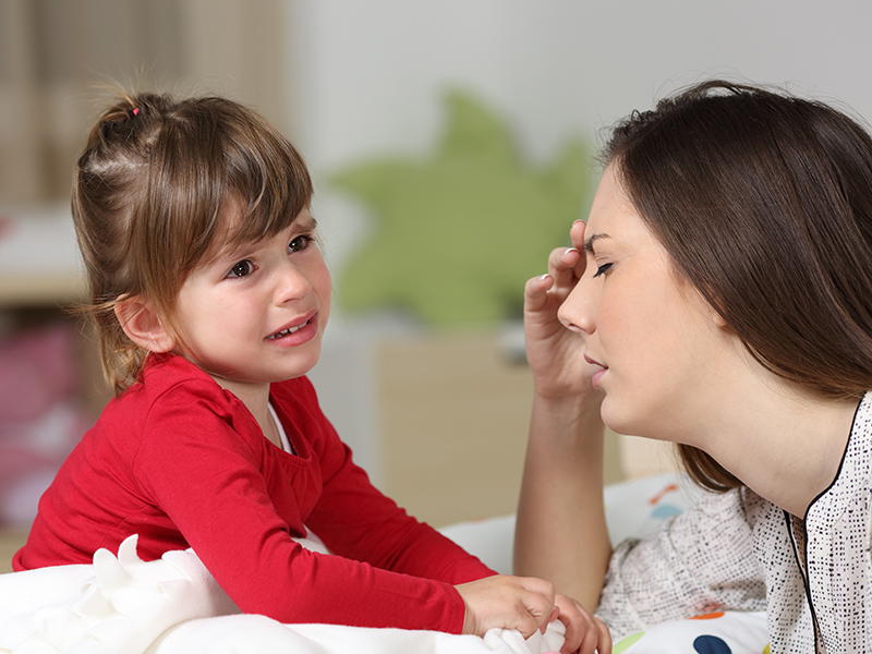 当孩子表达负面情绪时,爸妈们千万要鼓励且帮助孩子学习调适!