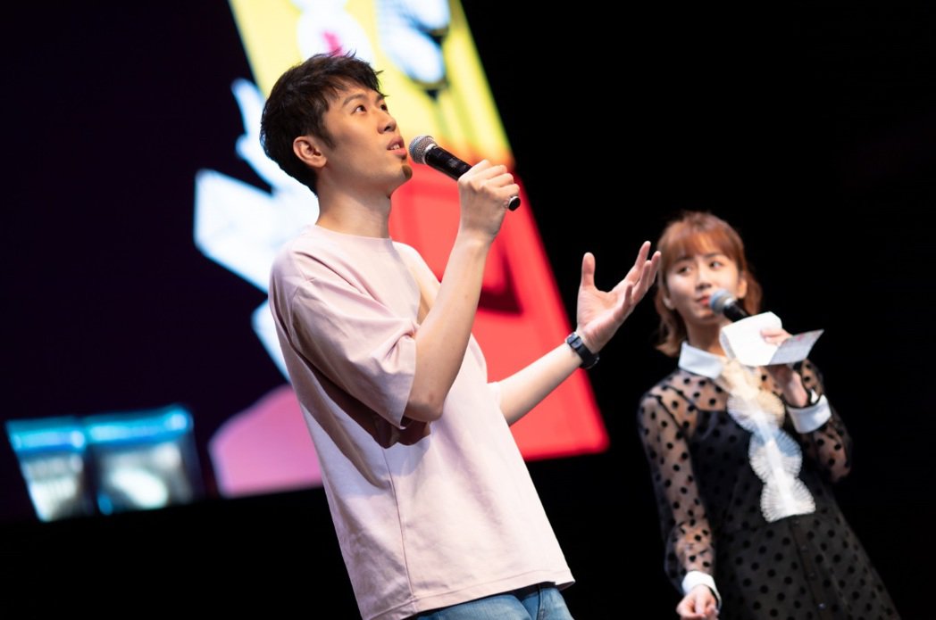 不再主持三金红毯玛丽一句话报喜讯