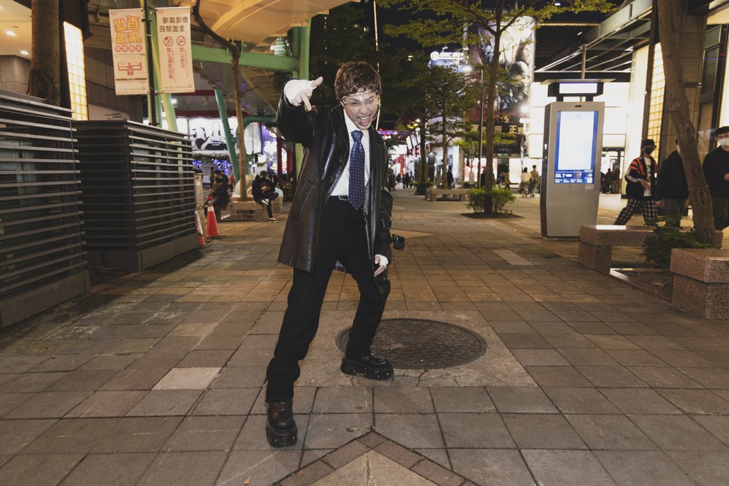 TRASH阿夜素颜长这样！性感女神奎丁惊叹：美男子