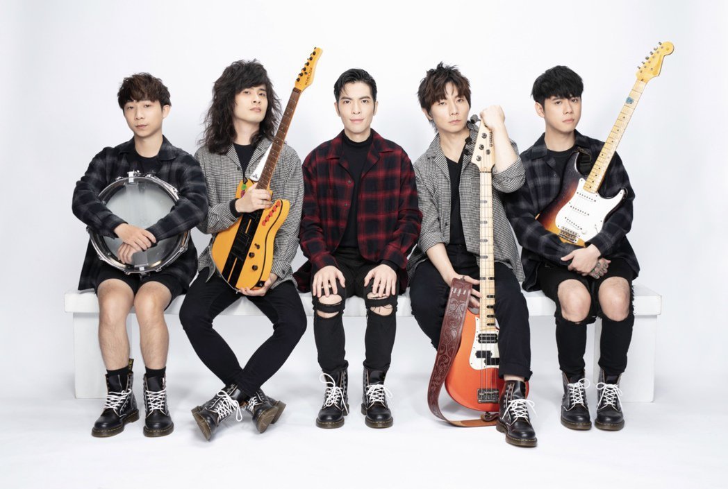 萧敬腾所组狮子LION团长力Q宣布退团老萧沟通后：祝福