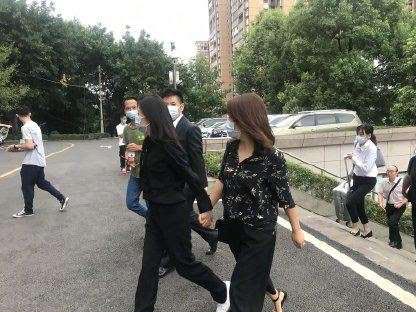跨年夜遭酒驾撞过世，谭松韵哽咽：希望下辈子换妳来当我的女儿。