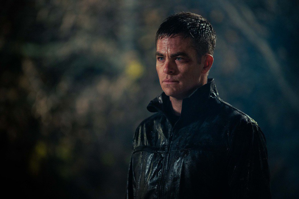 神力女超人男友《救命缉约》泡沼泽睡浴缸湿身演出