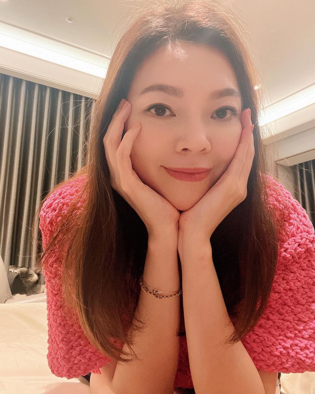 年轻的母亲曾馨莹坦言「贵妇也有很多烦恼」徐若瑄、孙芸芸抱抱打气