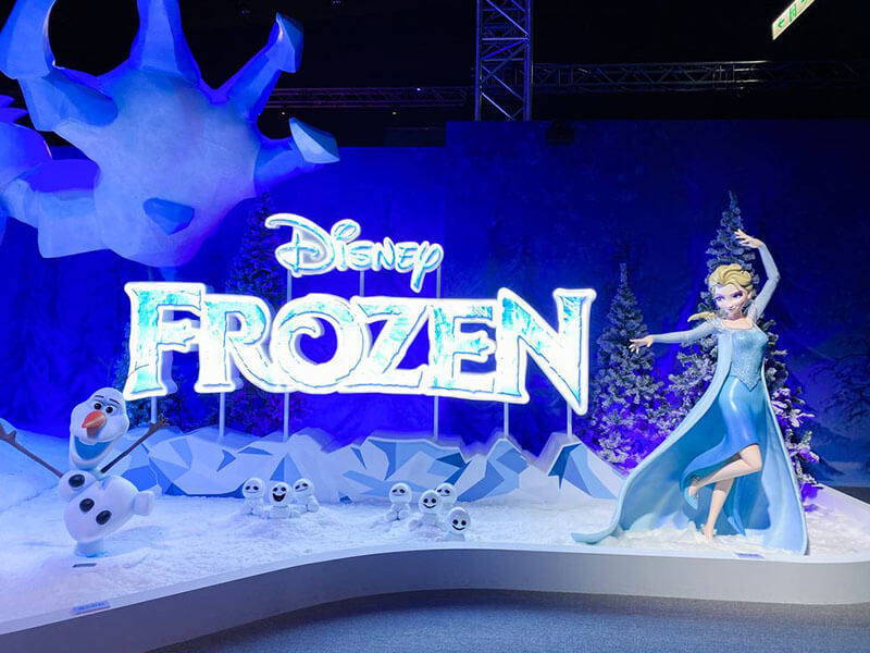 「冰雪奇缘梦幻特展」闪亮登场！1:1电影经典角色现身、高科技体感互动游戏