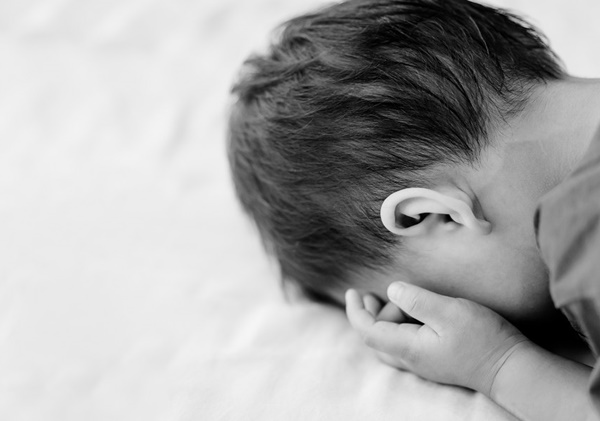 桃园虎妈见幼儿园联络簿写应改进，气把4岁童打成熊猫眼，判10个月！