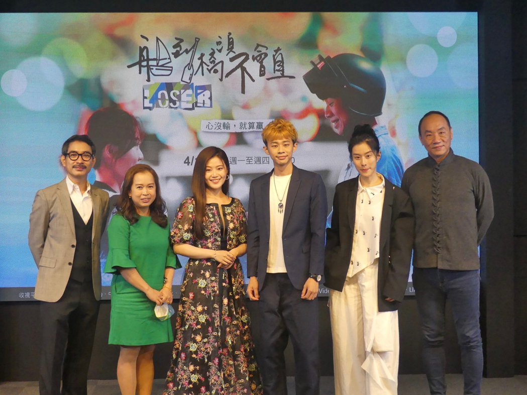 杨小黎宣布了！代表鲁蛇投入选战爆夺走视帝初吻