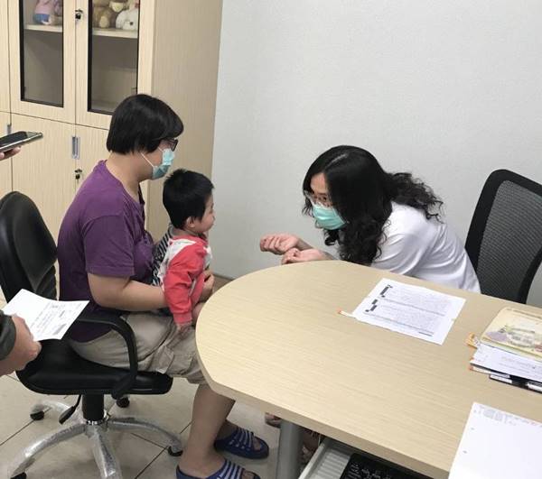 隔代教养有求必应,2岁男童竟不会叫爸妈