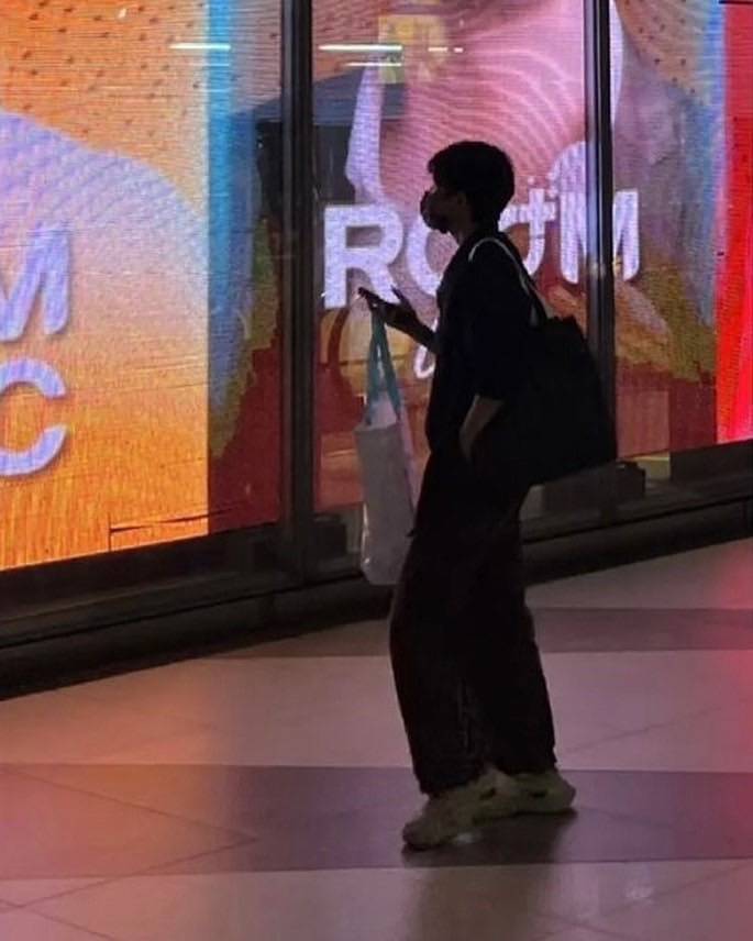 金宣虎消失半年终露面现身泰国粉丝maopo大赞私下暖举