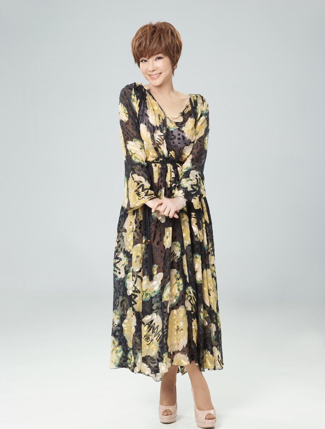 蓝宝石大歌厅高流重启陈美凤率台语唱将回「娘家」