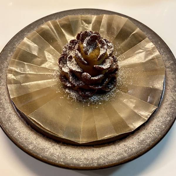 圣诞节最适合做地瓜松果塔给孩子吃，配上草莓好juicy！