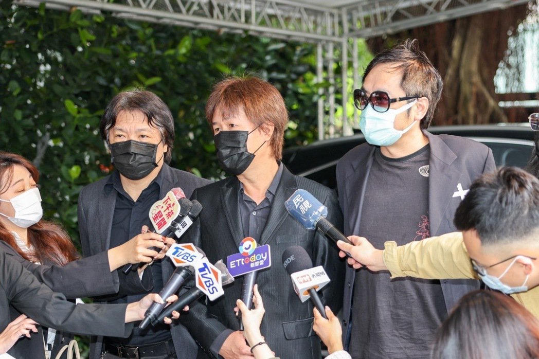 众星送别「宝岛歌王」文夏余天曝余苑绮癌指数又飙高