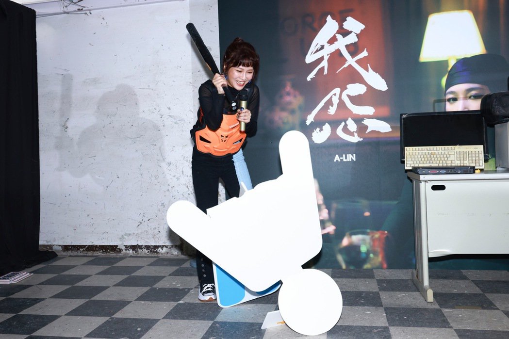 朋友的姐姐丢丢妹被曝家开堵场、遭劫千万现身挥棒猛砸自起底